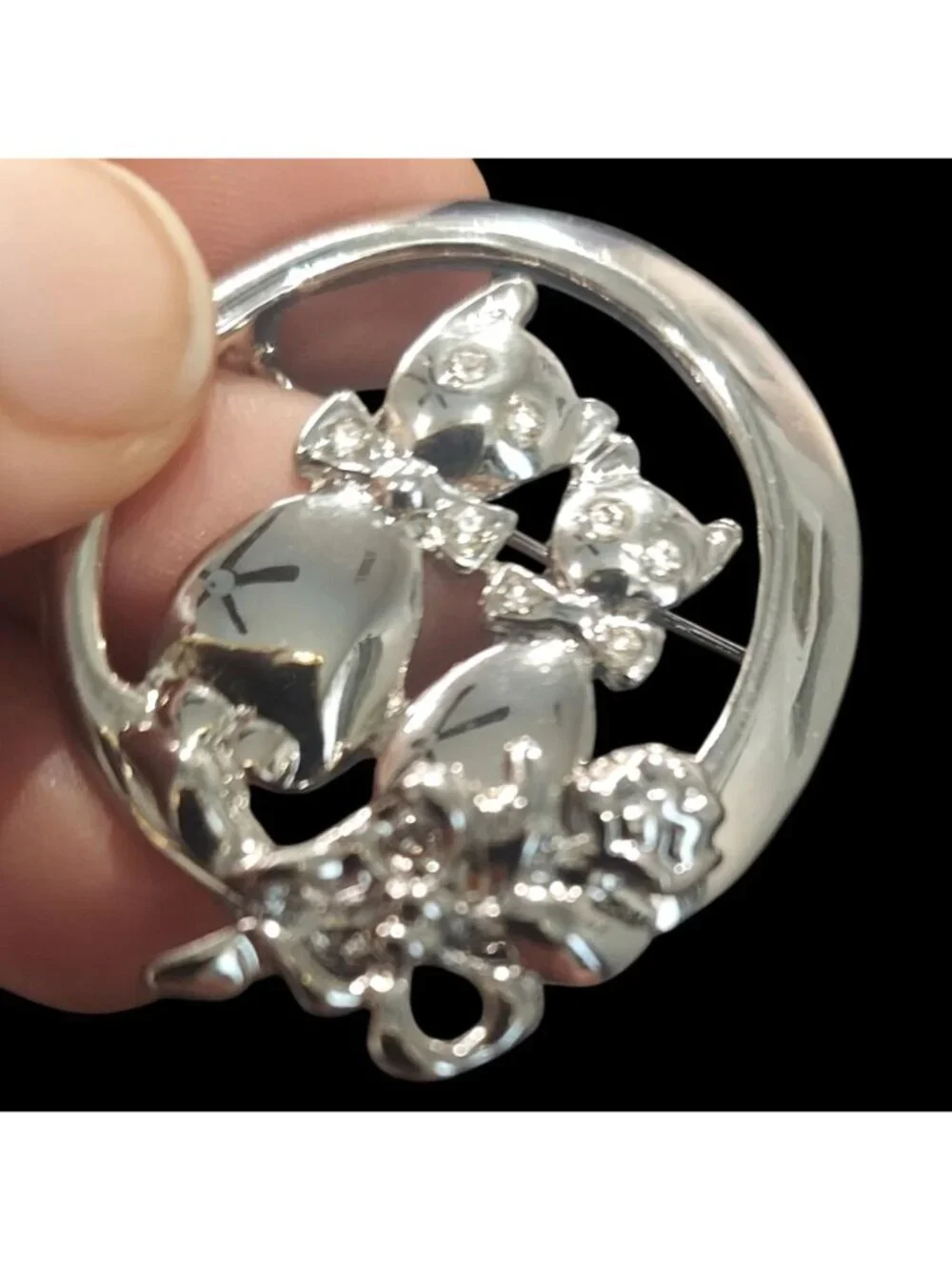 Cat Duo Brooch Pin W/ Rhinestone Bows & Rose Spray Circular Silver Tone Feline